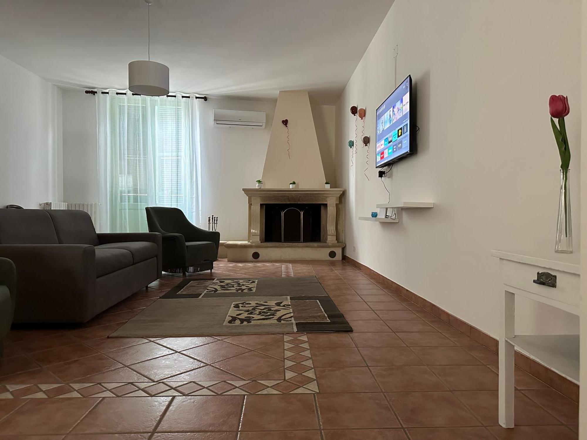 Palazzo Dei Pavoni * Brindisi