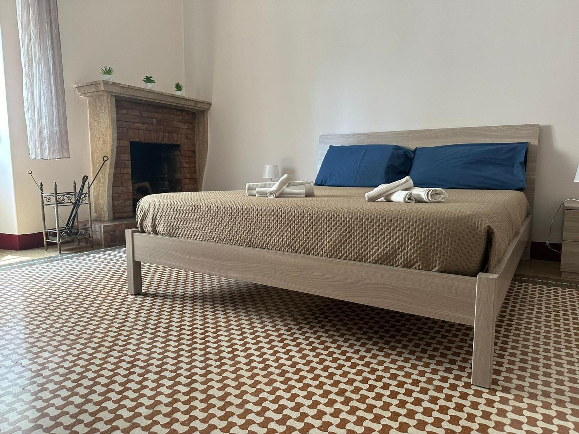 Palazzo Dei Pavoni * Brindisi
